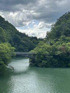 【久米路峡】　信州の名勝と呼ばれるその表情とは